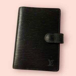 Louis Vuitton LV Small Ring Agenda Cover in Black Epi leather